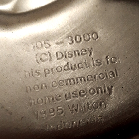 Wilton Disney WINNIE THE POOH Cake Pan - Picture 3 of 3
